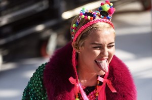 Miley Cyrus Nae Nae twerk Dance